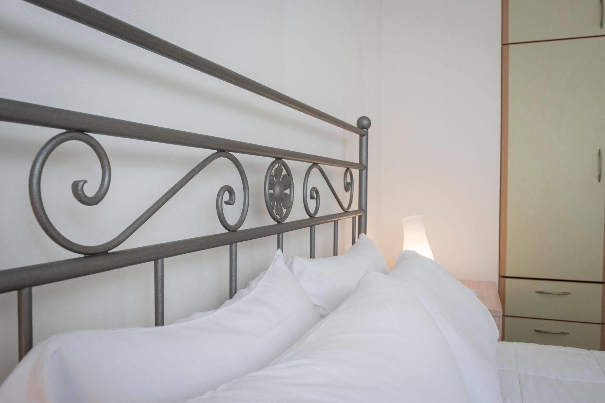 Icarus Hotel Kalamaki Eksteriør billede